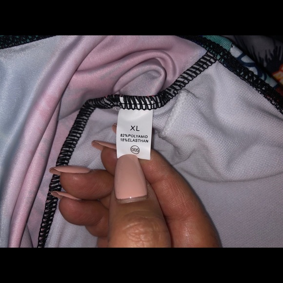 Off the shoulder floral swimsuit - Picture 7 of 9